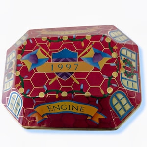 Vintage  M & M Hook and Ladder 1997 Christmas Tin, collectable, Christmas Village Series #6, absolutely lovely condition