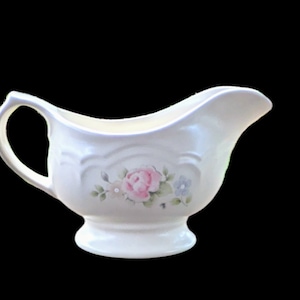 Vintage 1980&#39;s Pfaltzgraff Footed Gravy Boat in Tea Rose Pattern
