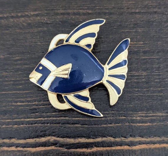 Vintage Art deco fish brooch 2x2 inches, unique, … - image 4