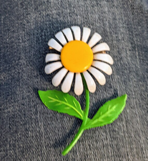 Vintage Daisy Brooch, flower power, from 1970s. - image 7