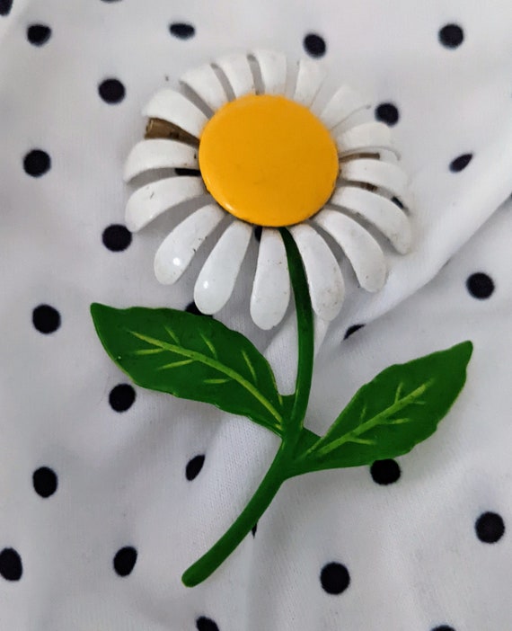 Vintage Daisy Brooch, flower power, from 1970s. - image 8