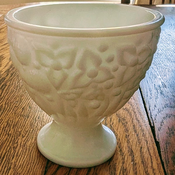 Vintage Avon flower embellished milk glass bowl, footed milk glass bowl, excellent vintage condition.