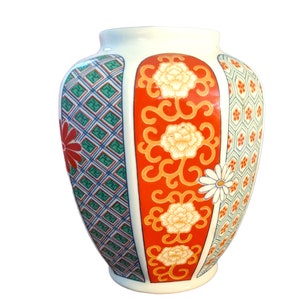 Imari Vase/ Arita Ware Porcelain Vase, made in Japan.