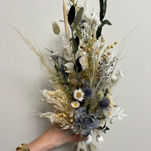 Bouquet de mariée de fleurs séchées bouquet oblong ou rond vert-blanc-bleu-jaune durable image 2