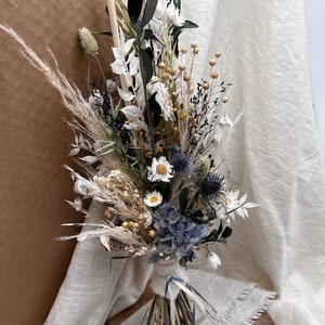 Bouquet de mariée de fleurs séchées bouquet oblong ou rond vert-blanc-bleu-jaune durable image 3