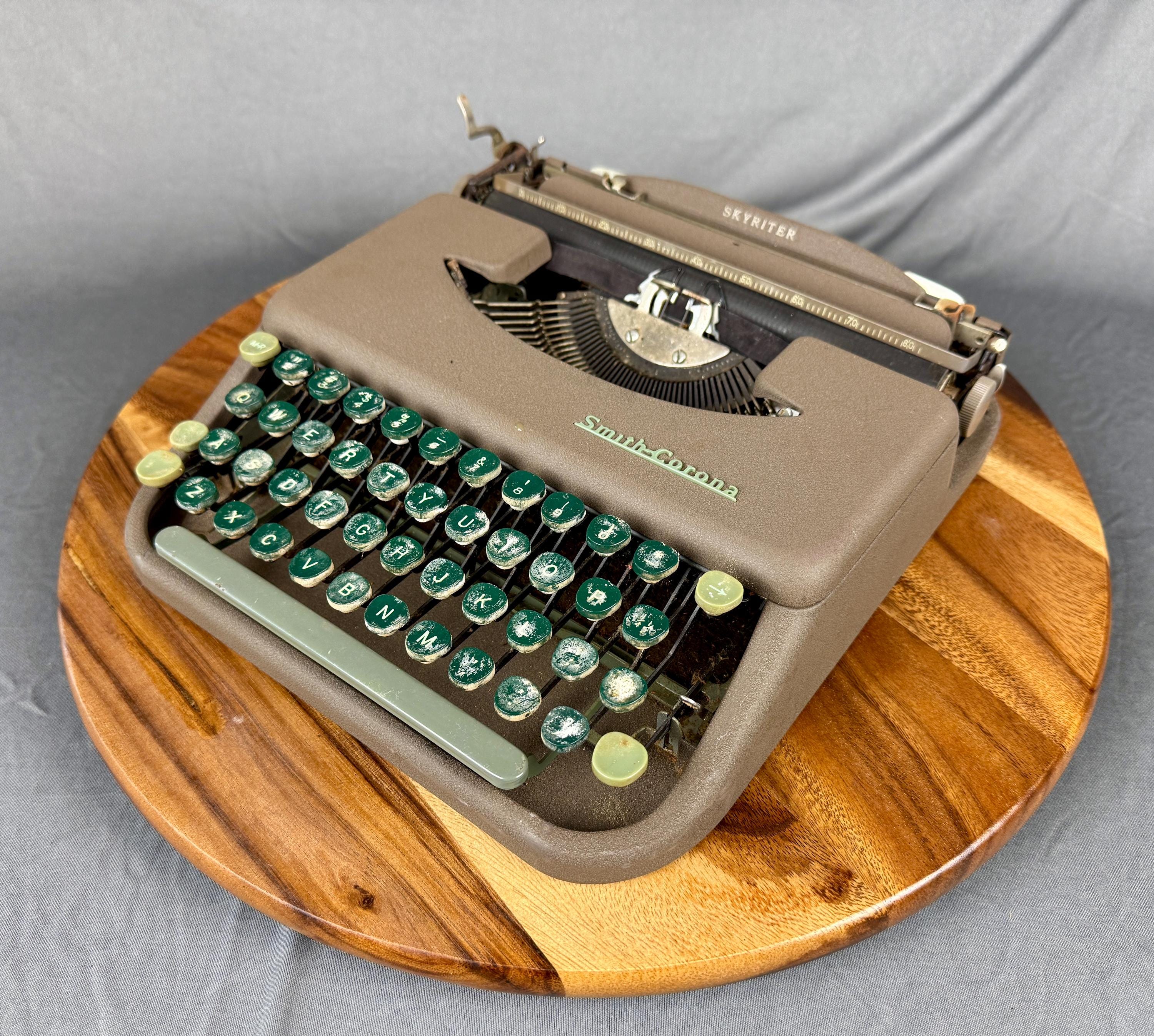 【ビンテージ】大型 米国 アンティーク SMITH-CORONA タイプライター Smith Corona Collectible Typewriters with Vintage for sale