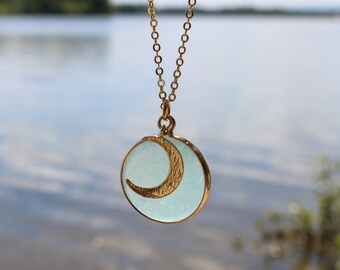 Collier femme chaîne fine plaqué or /& pendentif corne ou croissant lune sertie