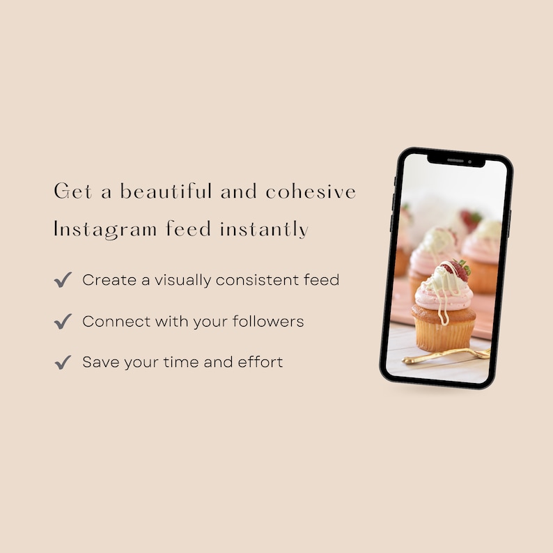 Op de afbeelding: Een smartphone die een visueel aantrekkelijke Instagram-feed weergeeft met drie cupcakes bedekt met roze glazuur en aardbeien. De tekst op het scherm luidt "Maak een visueel consistente feed, Maak contact met je volgers, Bespaar tijd en moeite".