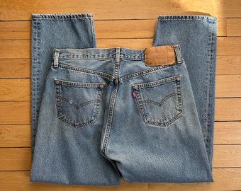 2000 Levi’s 501 medium wash denim / size 34x29