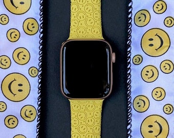 Smiley Watch Band 38mm 40mm 41mm 42mm 44mm 45mm S/M M/L Series 1,2,3,4,5,6,7,8,9 Silicone Engraved Yellow Retro Watchband Replacement