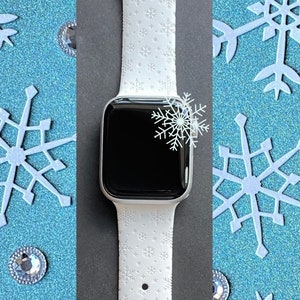 White Snowflake Watch Band 38mm 40mm 41mm 42mm 44mm 45mm S/M M/L Series 1,2,3,4,5,6,7 Silicone Engraved Christmas Snow Watchband Replacement