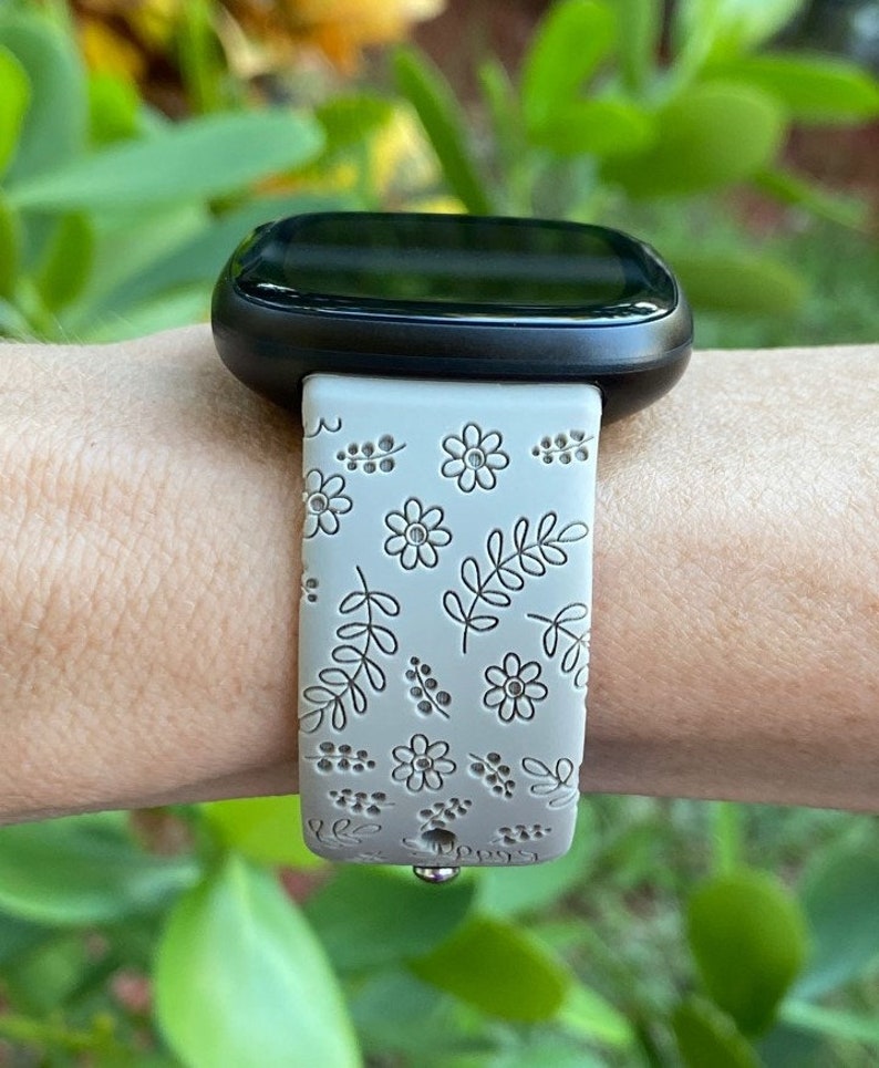 Spring Flower and Leaves Fitbit Versa 3,4/Fitbit Versa Sense S/L Silicone Engraved Cute Floral Watchband Replacement bild 3