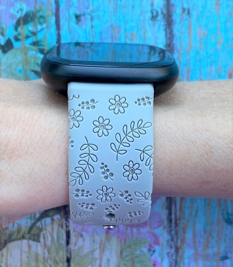 Spring Flower and Leaves Fitbit Versa 3,4/Fitbit Versa Sense S/L Silicone Engraved Cute Floral Watchband Replacement bild 2
