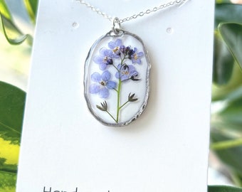Einzigartige handgemachte lila/lavendel Vergissmeinnicht Blume oval Harz Halskette, Geschenk, Liebe, Hochzeit, Geburtstag, Geschenk für Sie, Erinnerung