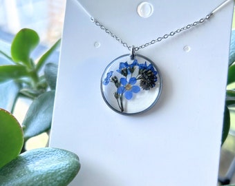 Collier unique en résine de fleurs de myosotis séchées à la main, quelque chose de bleu, cadeau, amour, joli, mariage, anniversaire, anniversaire