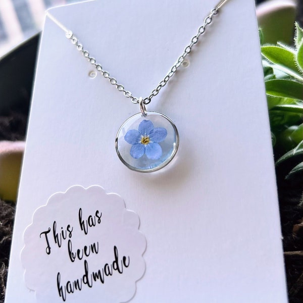 Handgemachte Halskette Myosotis Forget Me Not echte Blume in Harz, etwas Blaues, Geschenk, Anhänger, hübsch, Hochzeit, Geburtstag, Jubiläum, Abschlussball