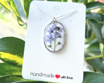 Einzigartige handgemachte lila/lavendel Vergissmeinnicht Blume oval Harz Halskette, Geschenk, Liebe, Hochzeit, Geburtstag, Geschenk für Sie, Erinnerung