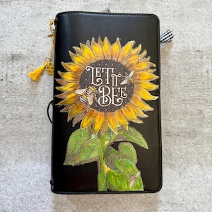 Bee Travelers Notebook: Black Leatherette Journal, Calendar & Folder