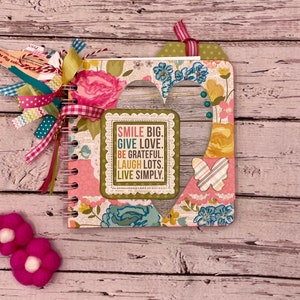 Álbum de recortes de corazones y mariposas para niña, hecho a pedido