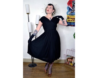 Black circle dress crepe pleated couture true vintage 50s 1950 Glamor