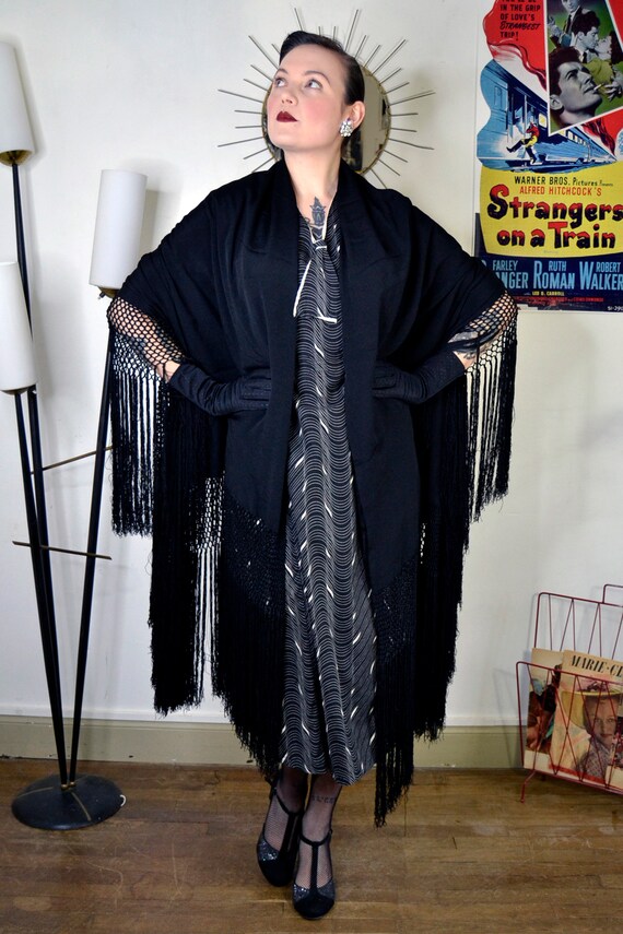 Large black piano shawl with antique fringes true… - image 2