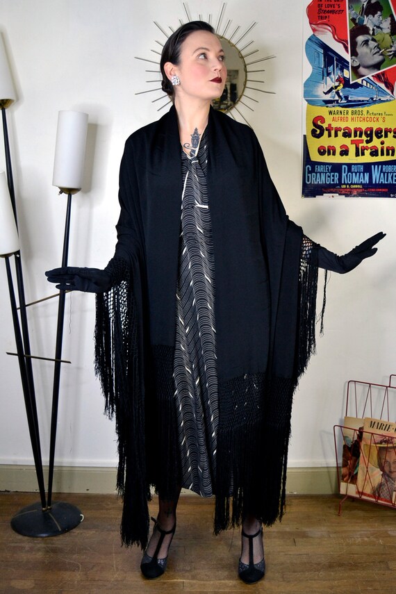 Large black piano shawl with antique fringes true… - image 4