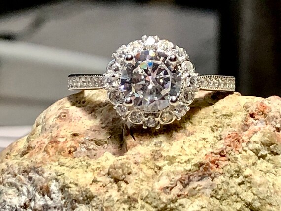 A 1.7CT Round Brilliant Grade AAAAA Cubic Zirconia Unique Bezel