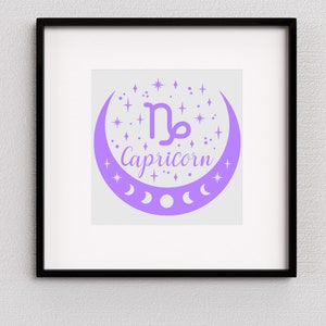 Puede incluir: Impresi&oacute;n enmarcada con un dise&ntilde;o de signo zodiacal Capricornio en morado claro. El dise&ntilde;o incluye el s&iacute;mbolo de Capricornio, la palabra "Capricornio", una luna creciente, estrellas y fases lunares. La impresi&oacute;n est&aacute; sobre un fondo gris claro.