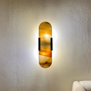 Aplique de pared de mármol y latón antiguo: lámpara de dormitorio de mediados de siglo