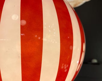 Handgeblazen glazen hanglamp met snoepstreep, retro bollamp