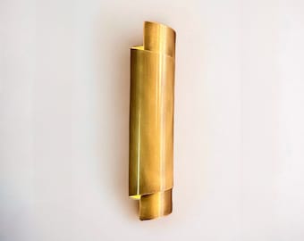 Mid-Century Modern Wall Sconce: Round Minimalist Light