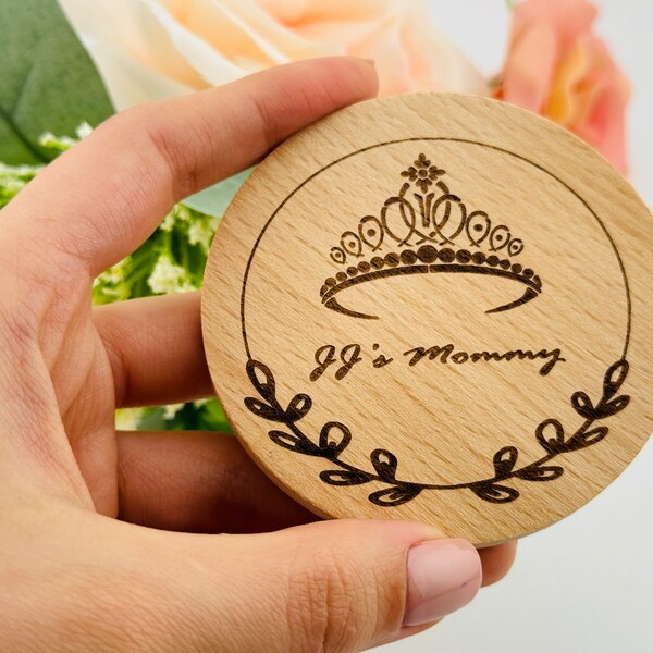 Compact Wooden Mirror with Quinceanera Engraving , Personalized Gift For Her, Mis Quince Anos, Sweet 16 Party Favor Present For Teenage Girl