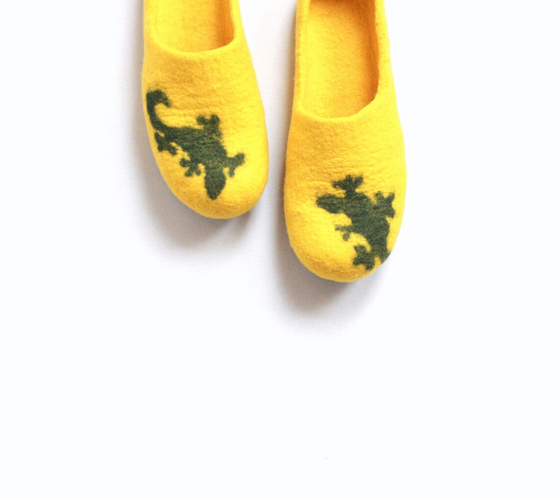 Gas flip white color BG27P White | Womens slippers, Shimmering color, Women