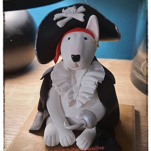 Sculpture de pirate faite main de bull terrier anglais, figure de dessin animé de bull terrier ornement de bull terrier animal cadeau chien art