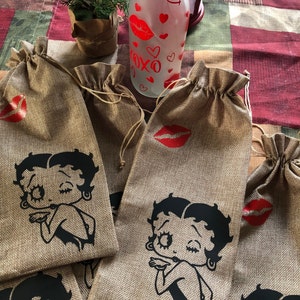 Betty Boop Sealed with a Kiss Reusable Burlap Wine Bag / Wine Gift Bags (1 bag) / Valentines Day