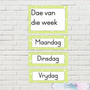 Könnte beinhalten: Vier gelbe Karten mit weißen Sternen und schwarzem Text. Die Karten zeigen "Dae van die week", "Maandag", "Dinsdag" und "Vrydag".