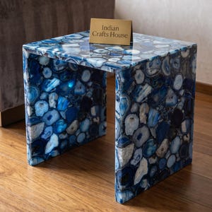 Mesa de centro/lateral de luxo em ágata azul polida, ideal para ambientes internos, sofás e áreas externas como pátios.