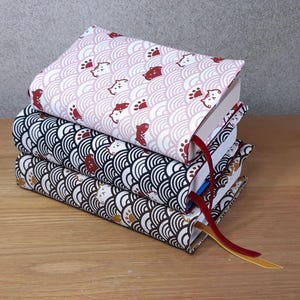 Custodia per libri con gatto kawaii rosa, copertina rigida e tascabile regolabile, protezione in tessuto giapponese per romanzi con copertina rigida e tascabile.
