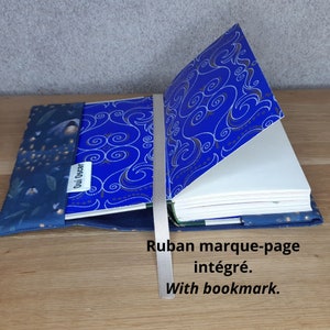 Adjustable fireflies book cover for paperback and manga, with bookmark, adjustable and adaptable book protector in blue insect fabric image 3