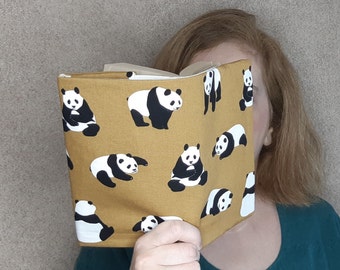 Adjustable book cover in panda fabric