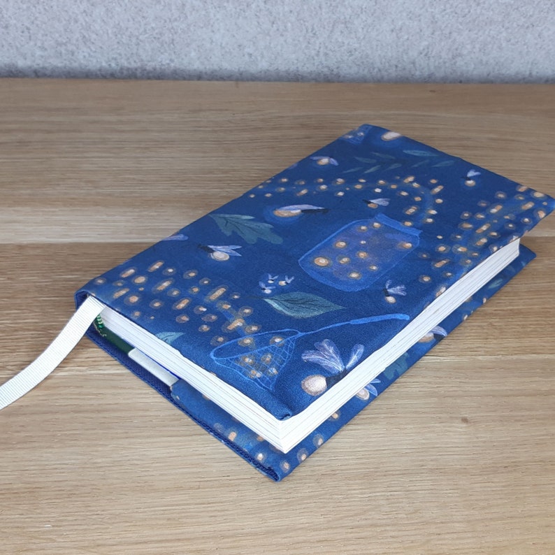 Adjustable fireflies book cover for paperback and manga, with bookmark, adjustable and adaptable book protector in blue insect fabric image 10