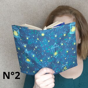 Adjustable fireflies book cover for paperback and manga, with bookmark, adjustable and adaptable book protector in blue insect fabric N°2