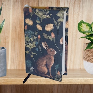 pochette à livre ajustable lapin, couverture en tissu pour format relié et broché toutes tailles, cadeau homme et femme, animaux de la forêt