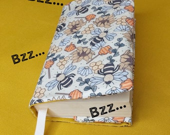 Adjustable book cover bees with ribbon page marker, for pocket format and One Piece manga, adjustable book protector adaptable insects