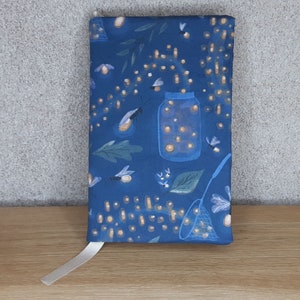 Adjustable fireflies book cover for paperback and manga, with bookmark, adjustable and adaptable book protector in blue insect fabric image 5