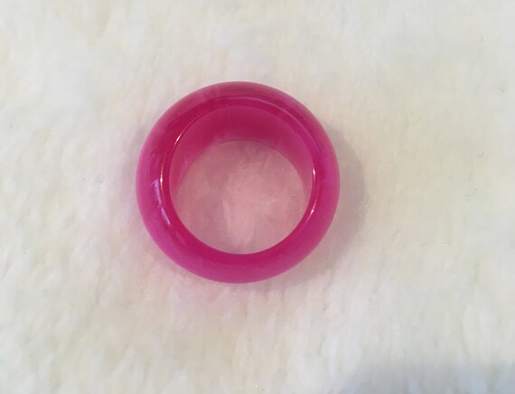 Vintage Lucite Pink Moonglow Size 5 - image 3