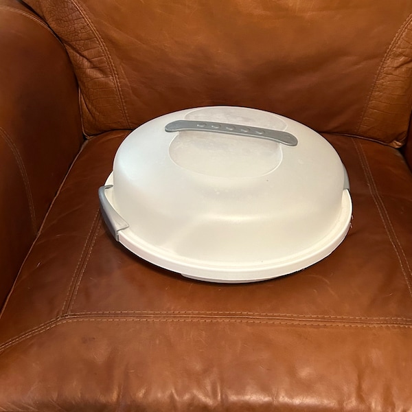 Round Dip Tray with Latching Storage