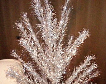 Timberland Aluminum Christmas tree 52" tall