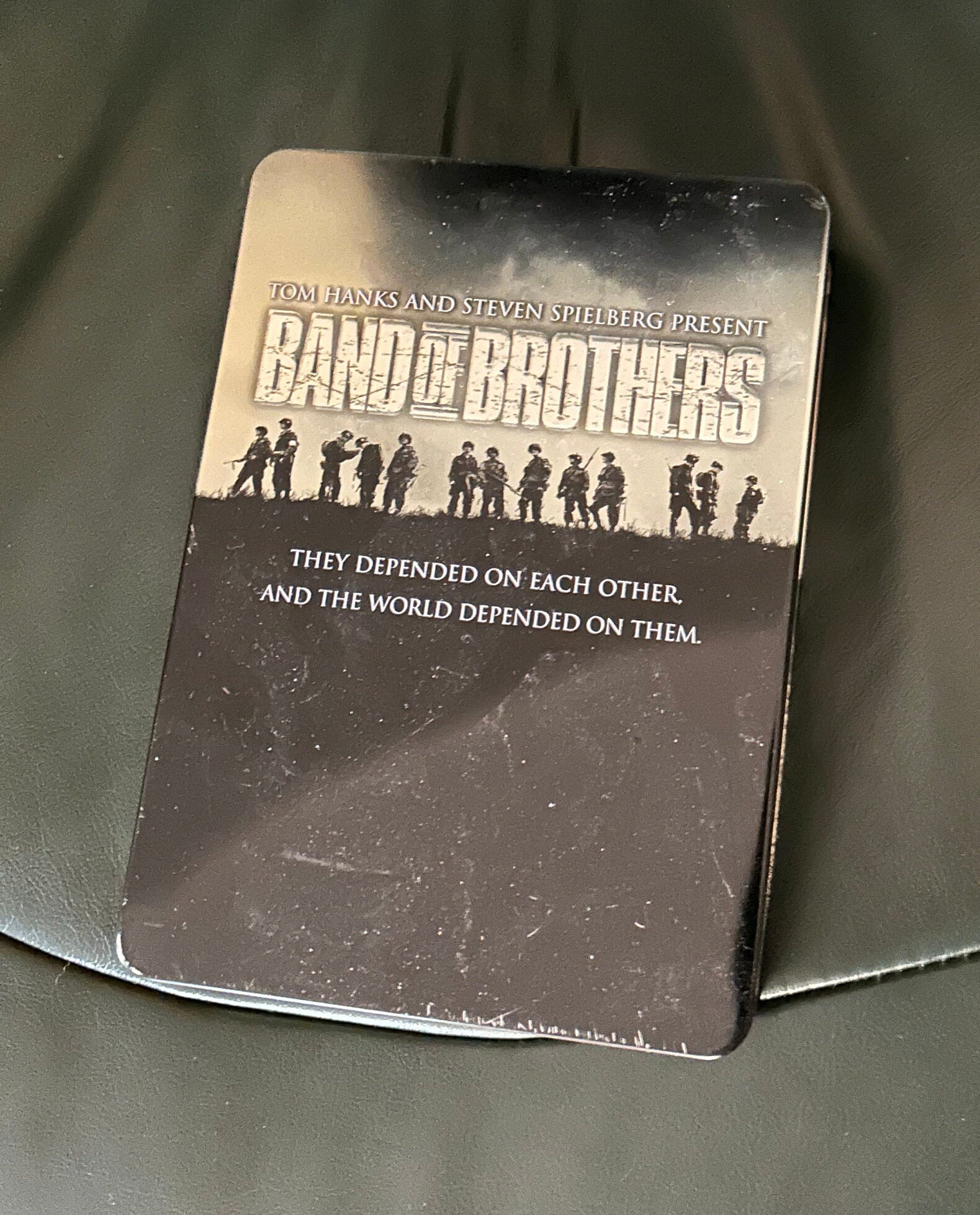 Band Of Brothers 6 Disc DVD Set~ Tin Case~ Hanks & Spielberg