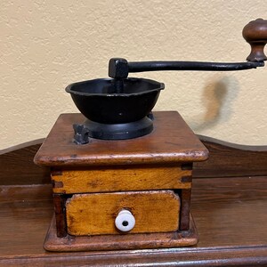 Vntg Coffee Grinder